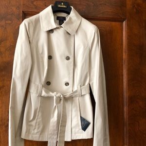 Brooks Bro ‘346’ NWOT short trench, size 4p